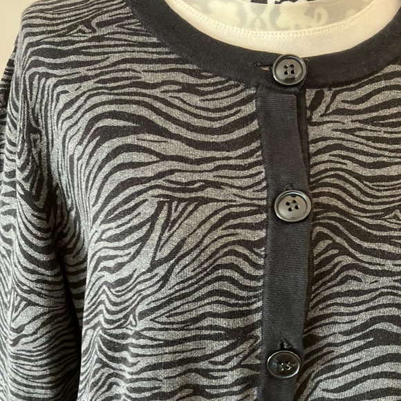 Gray and black zebra print Karen Scott cardigan - Picture 2 of 8